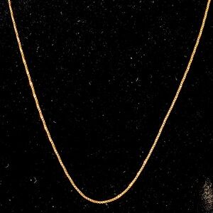 10k gold twisted box chain!
16 1/2 inches